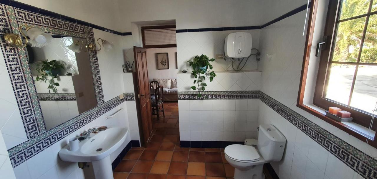 Casa Rural Los Dragos Фуенкальєнте-де-ла-Пальма Екстер'єр фото