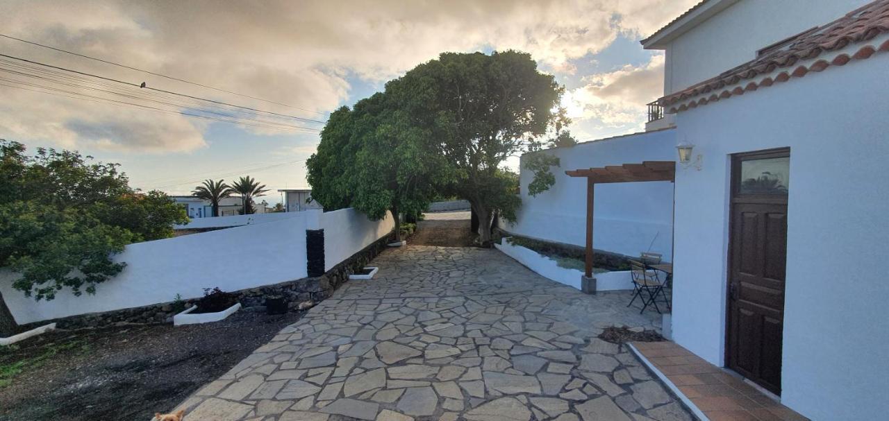 Casa Rural Los Dragos Фуенкальєнте-де-ла-Пальма Екстер'єр фото
